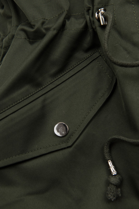 Khaki parka so sivým kožušinovým lemom