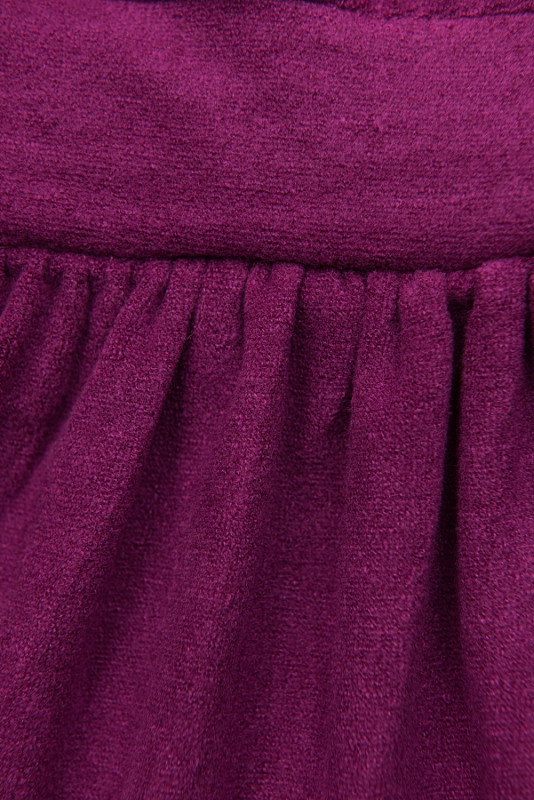 Purpurové krátke šaty s čipkou