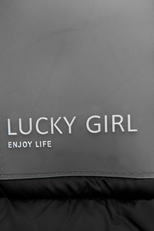 Čierna zimná bunda s predĺženým zadom