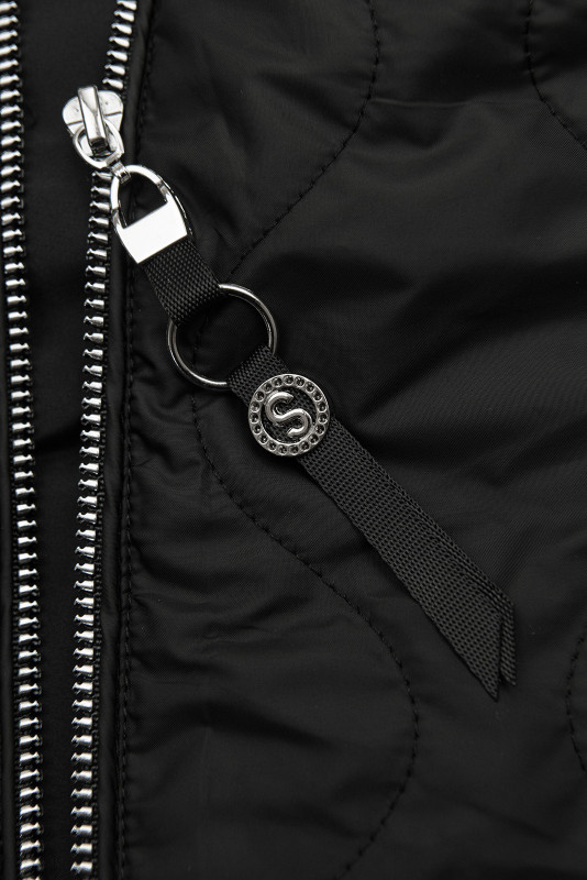 Čierna prechodná bunda s pletenými rukávmi