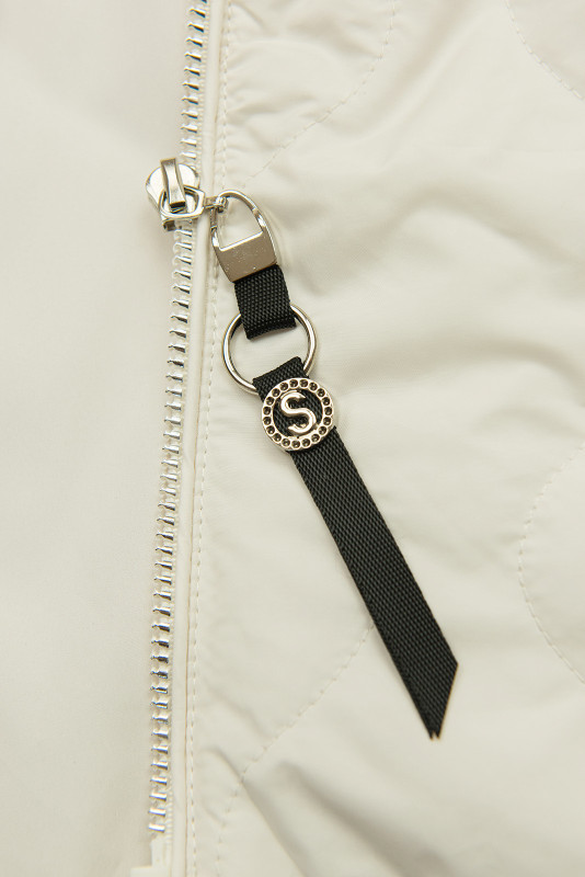 Ecru prechodná bunda s pletenými rukávmi