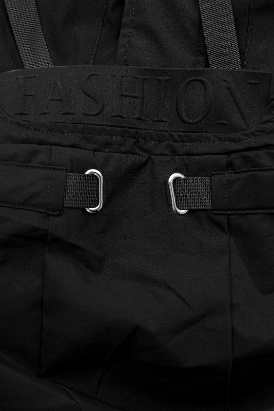 Čierna jarná parka s veľkou kapucňou