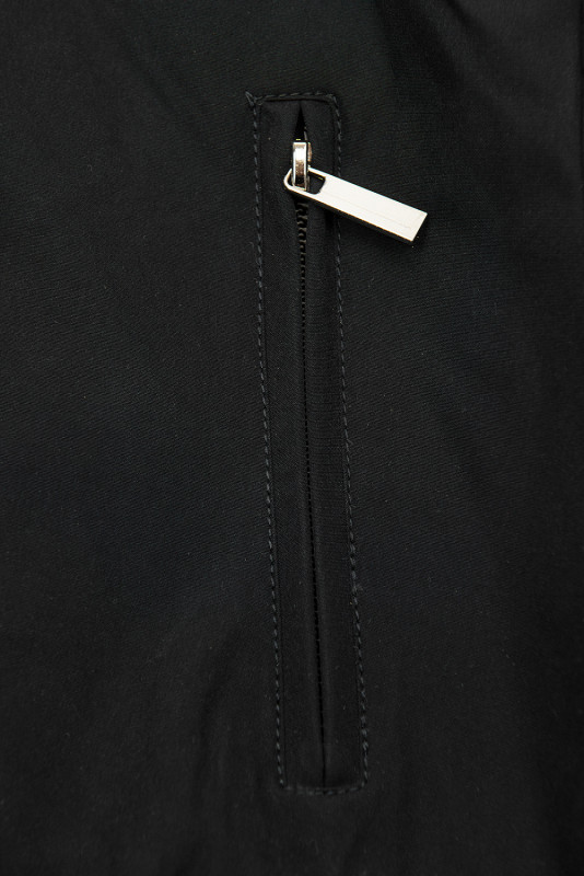 Čierna bodkovaná parka