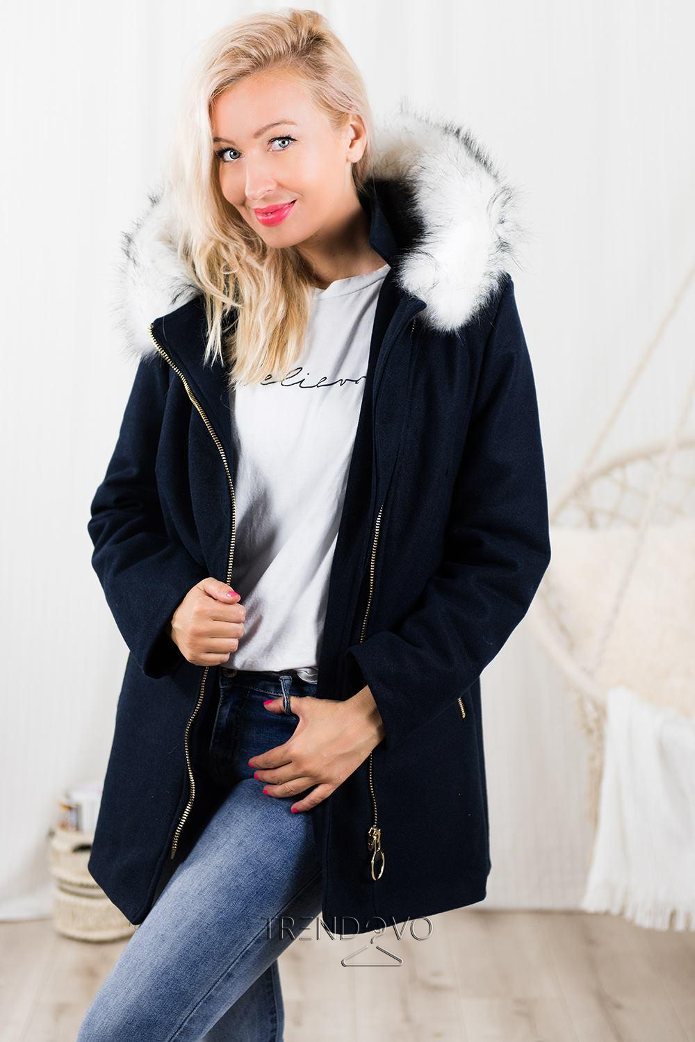 Tmavomodrý kabát s kapucňou