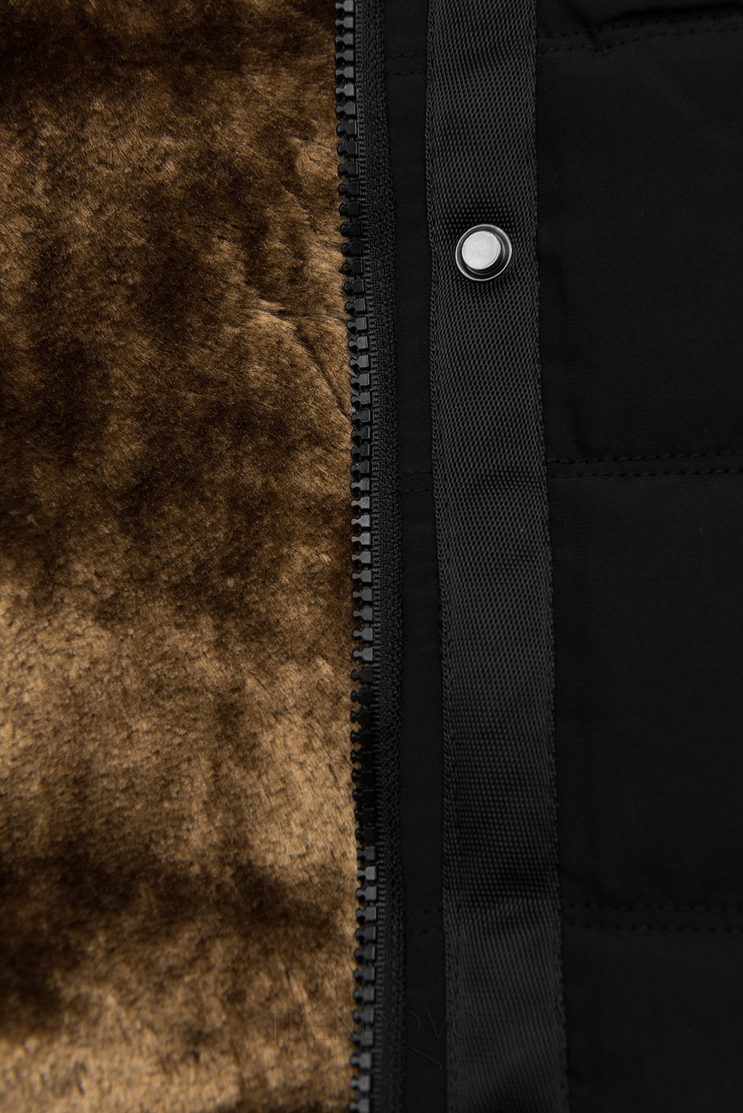 Čierna zimná bunda s plyšom a kožušinou