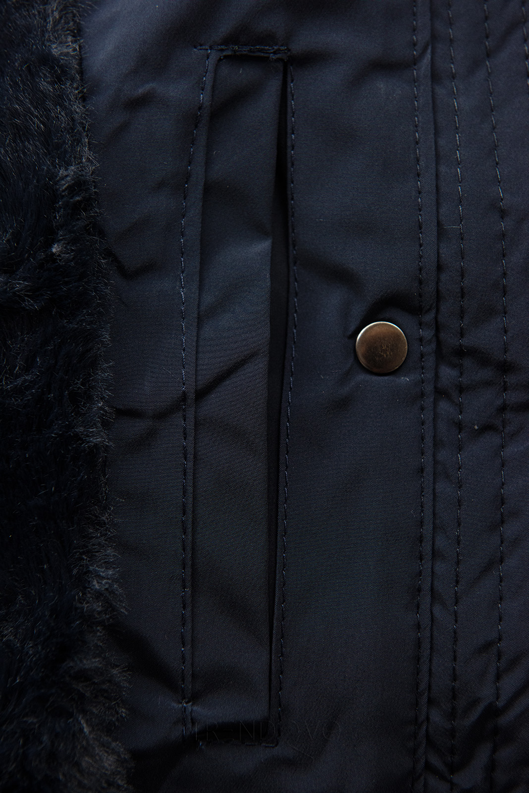 Tmavomodrá zimná bunda s veľkou kapucňou
