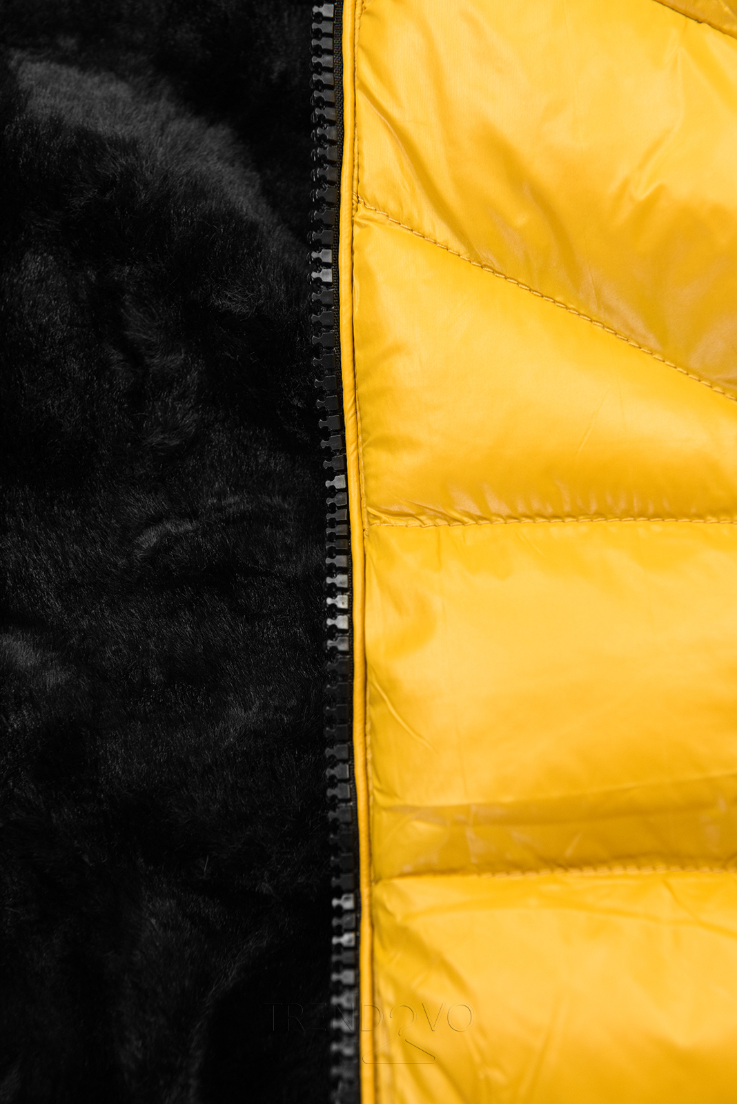 Žltá/čierna lesklá bunda s opaskom