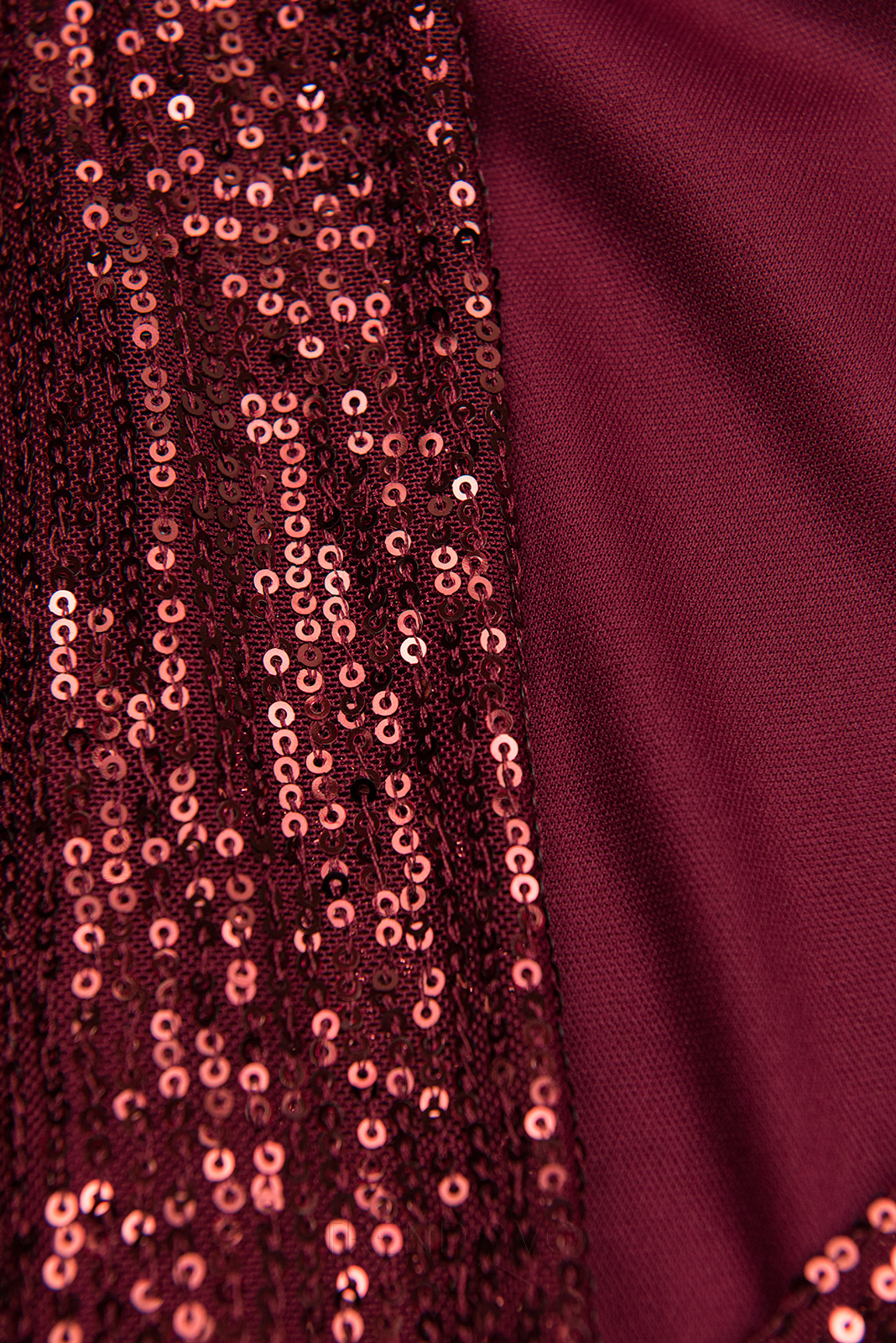 Vínovočervené šaty s flitrami