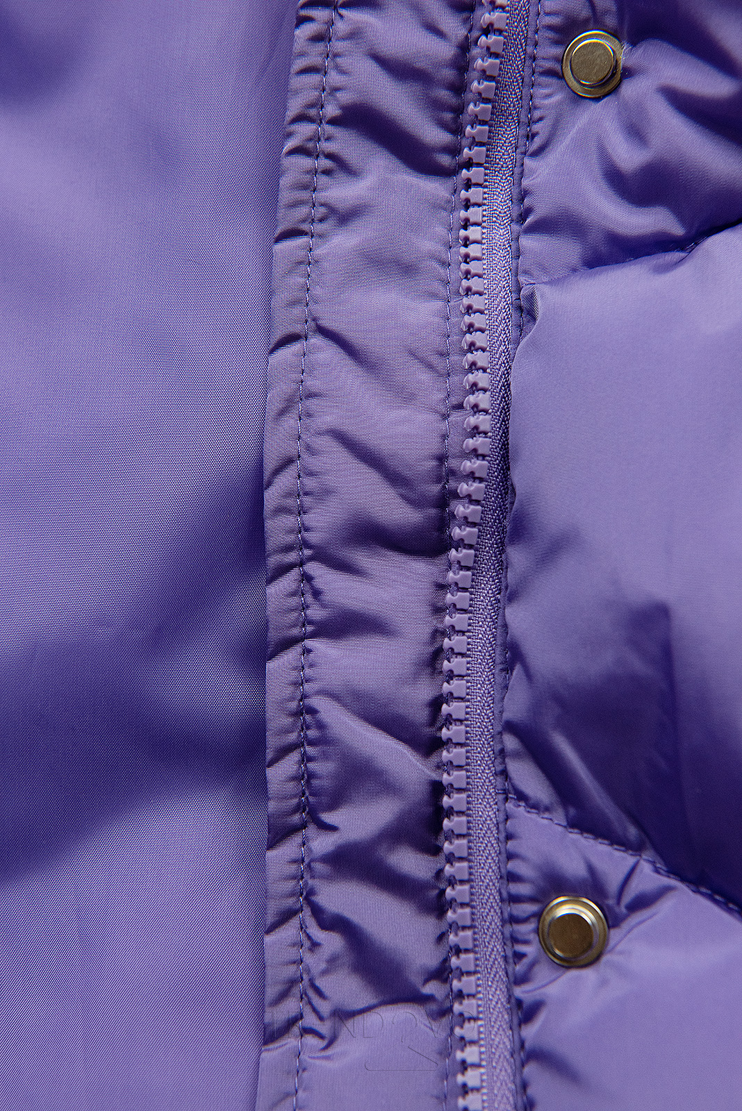 Fialová zimná bunda s kapucňou a kožušinou