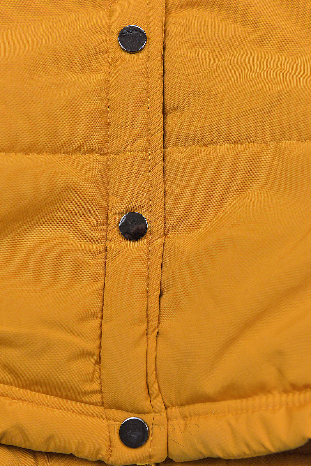 Žltá zimná bunda so sivým plyšom