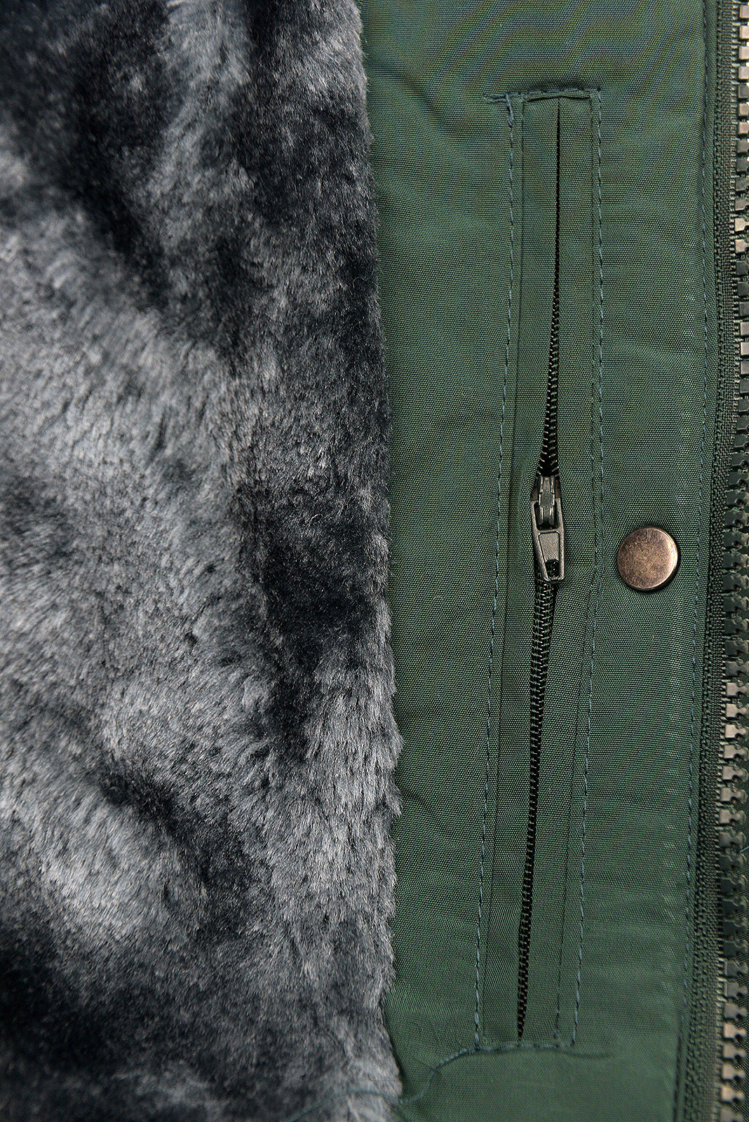 Tmavozelená zimná bunda so sivým plyšom