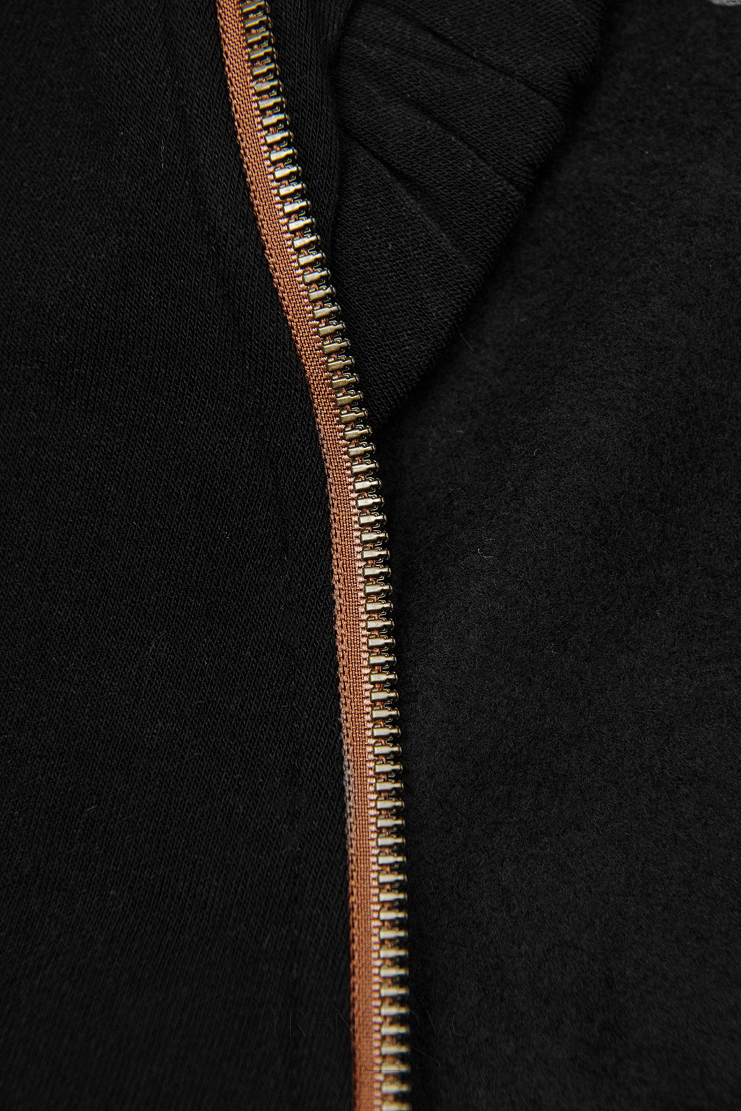 Čierna mikina s asymetrickým zipsom