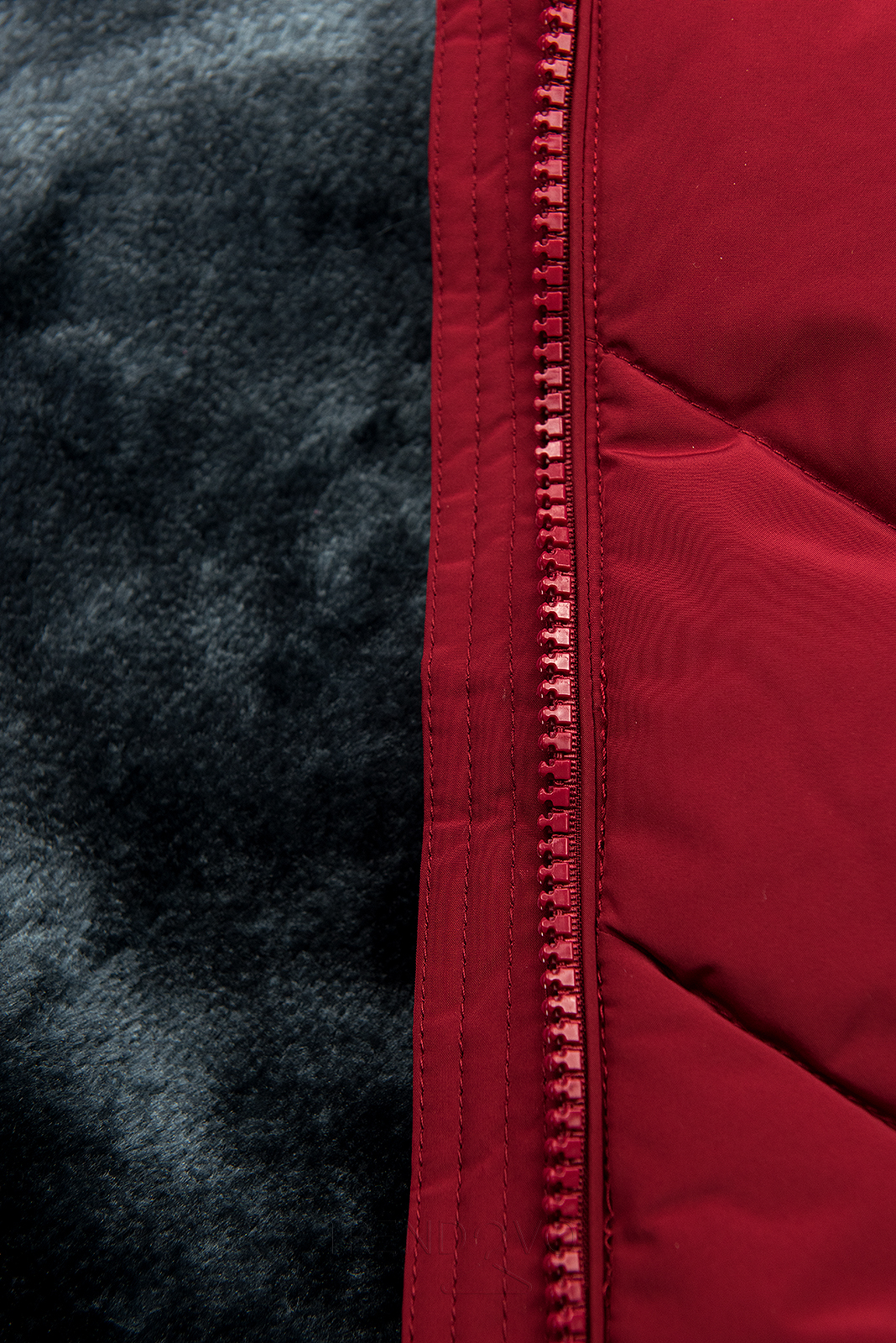 Vínovočervená prešívaná zimná bunda s odnímateľnou kapucňou