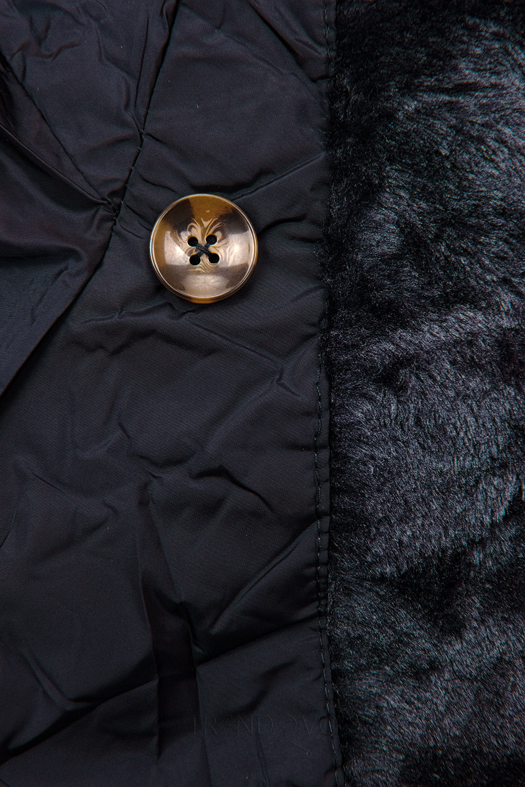 Tmavomodrá prešívaná zimná bunda s vysokým golierom
