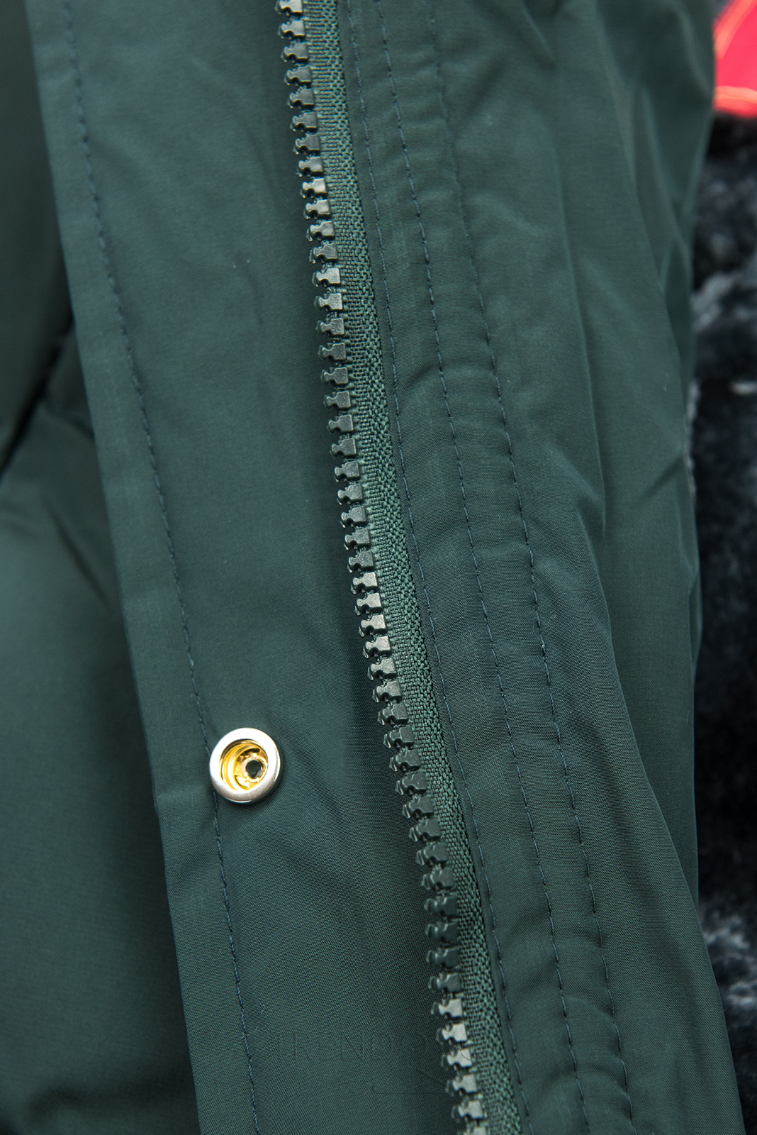 Tmavozelená zimná bunda s plyšovou podšívkou