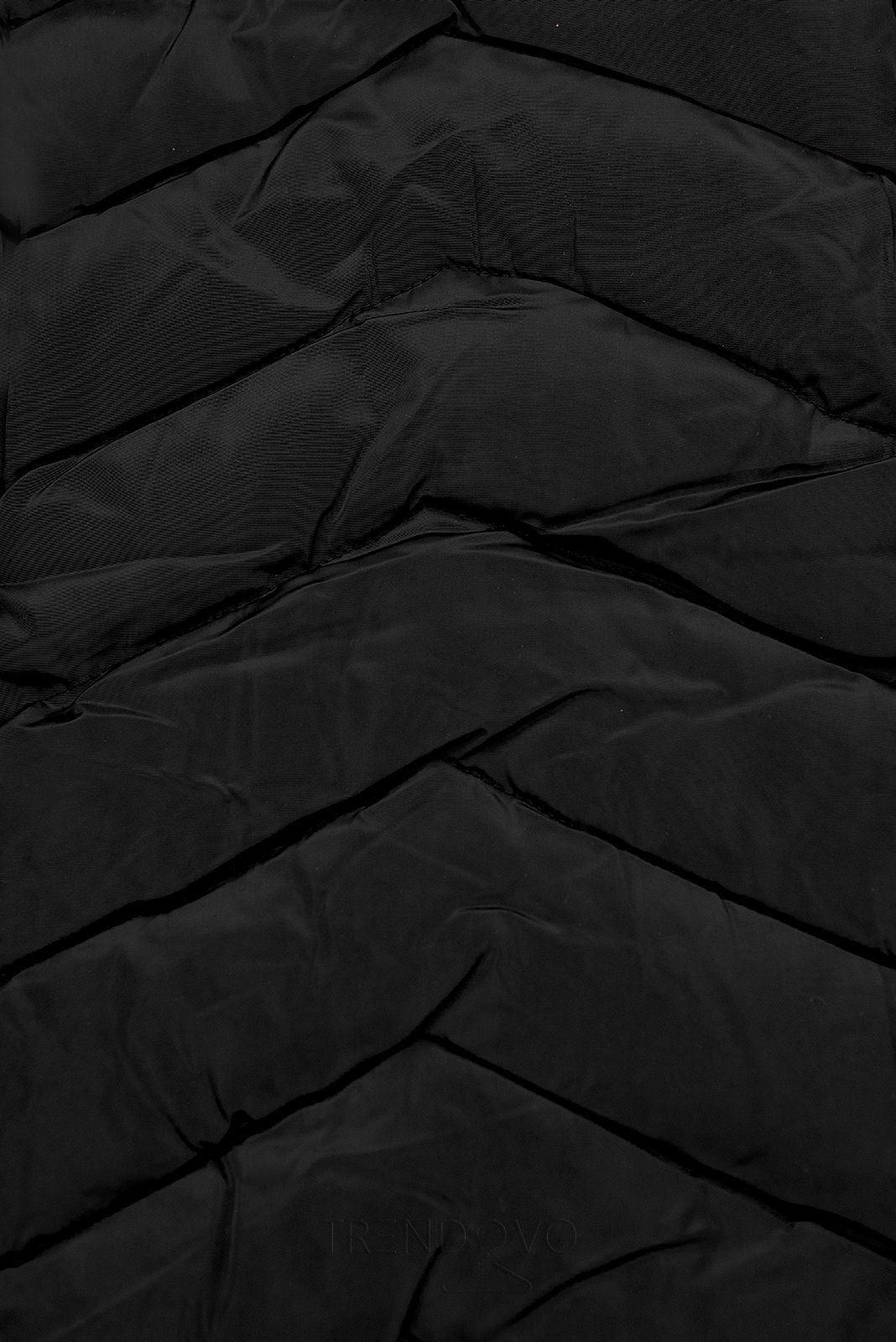 Čierna zimná prešívaná bunda s nepravou kožušinou