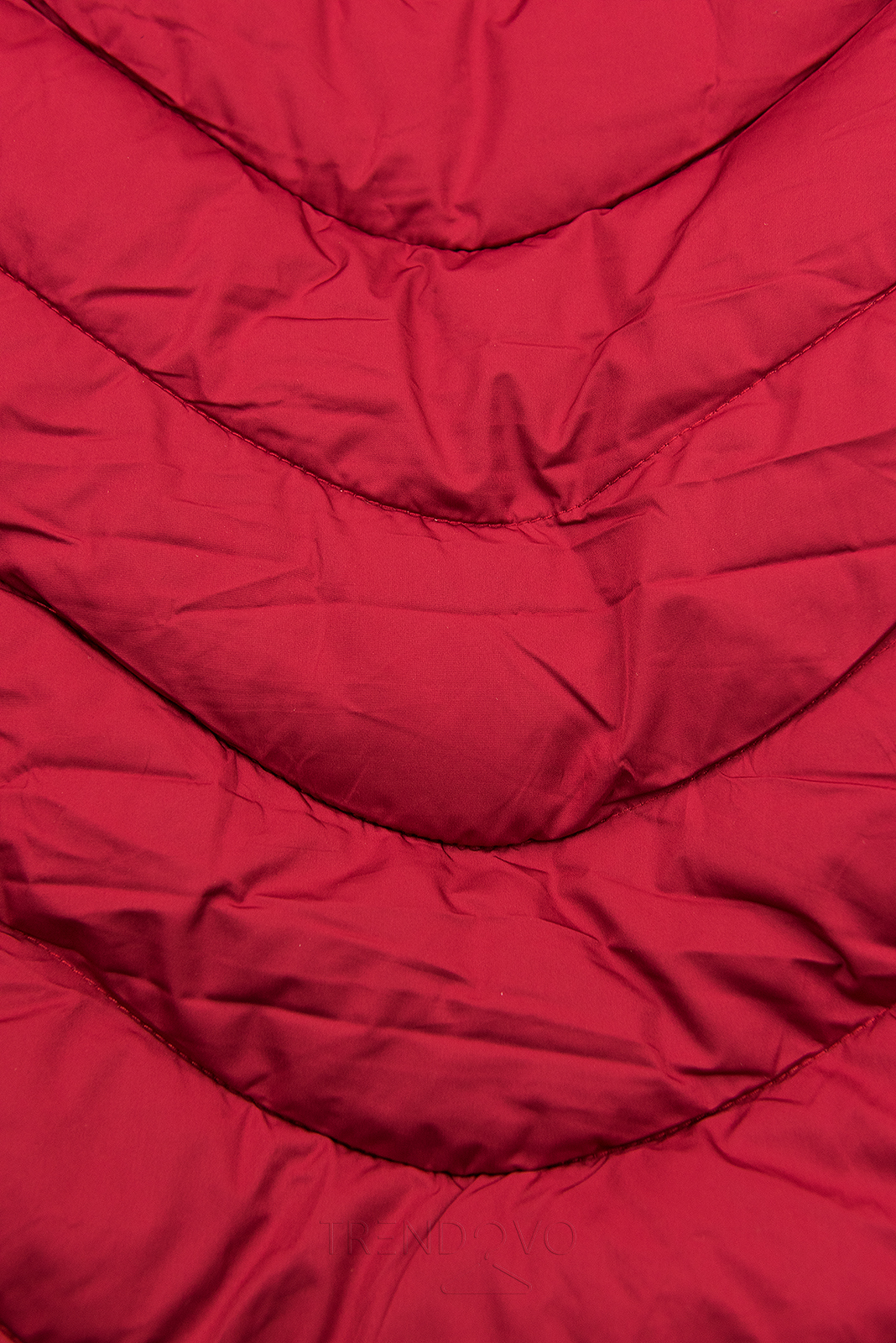Vínovočervená prešívaná bunda zateplená plyšom
