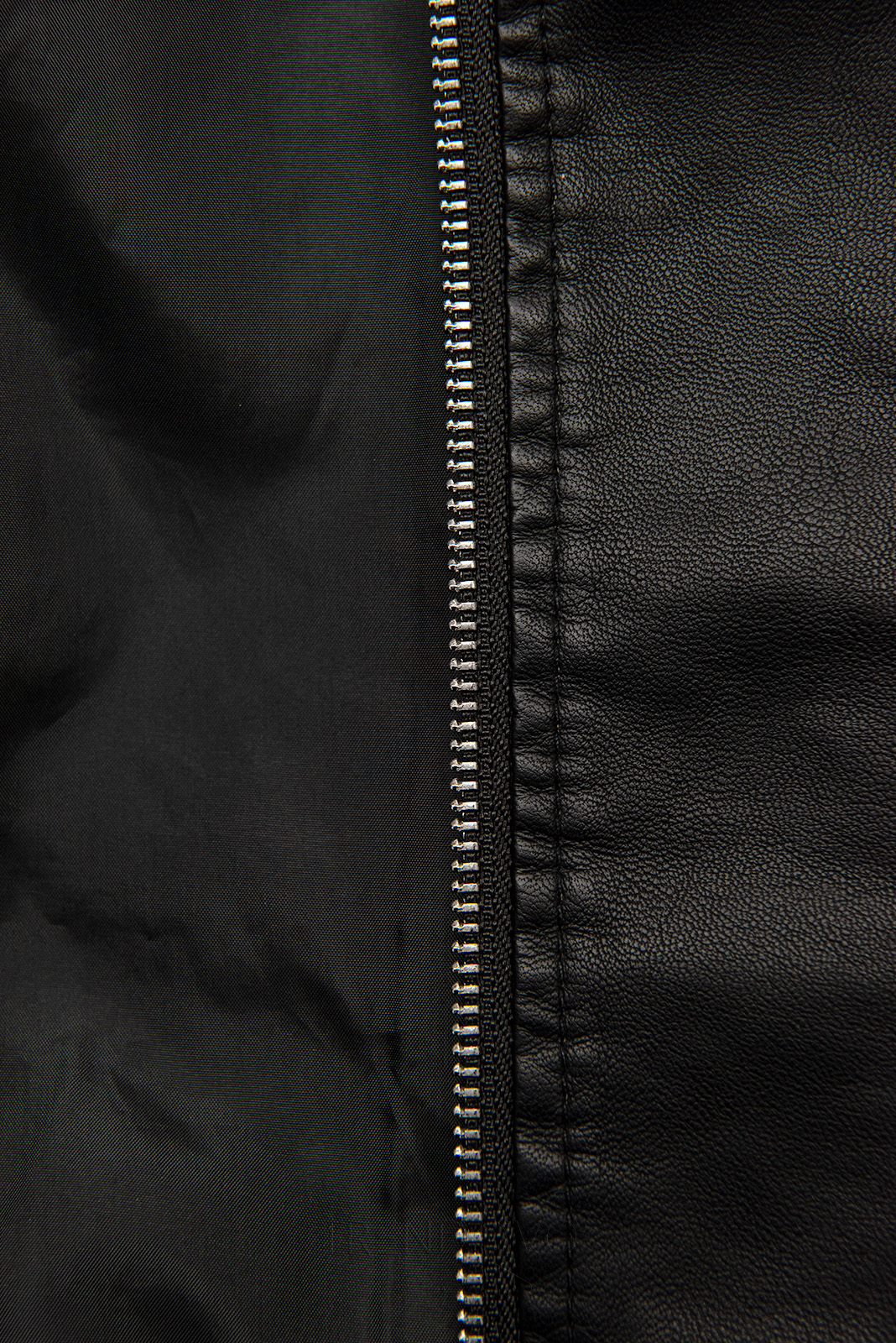 Čierna basic koženková bunda