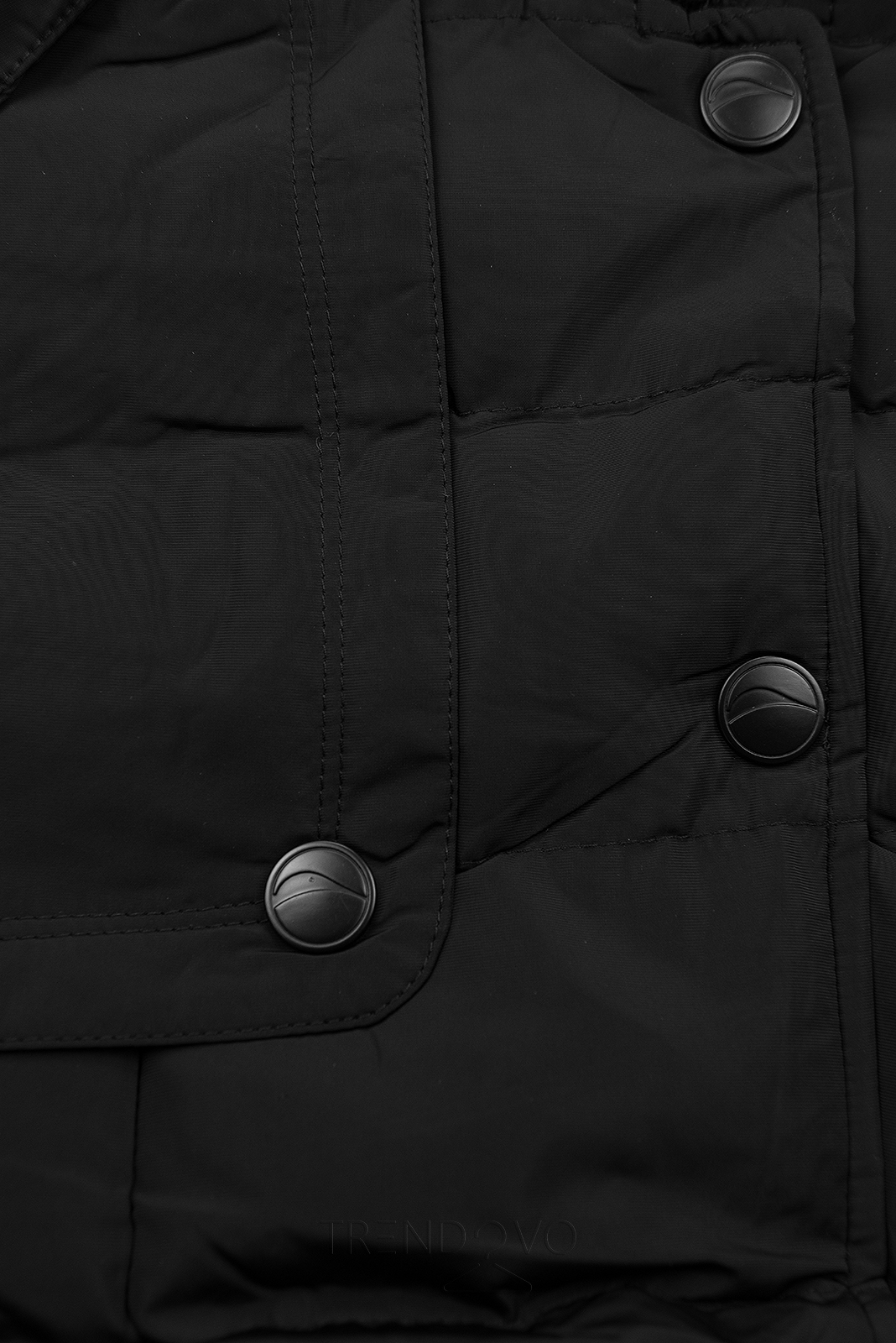 Čierna zimná bunda s plyšovým golierom