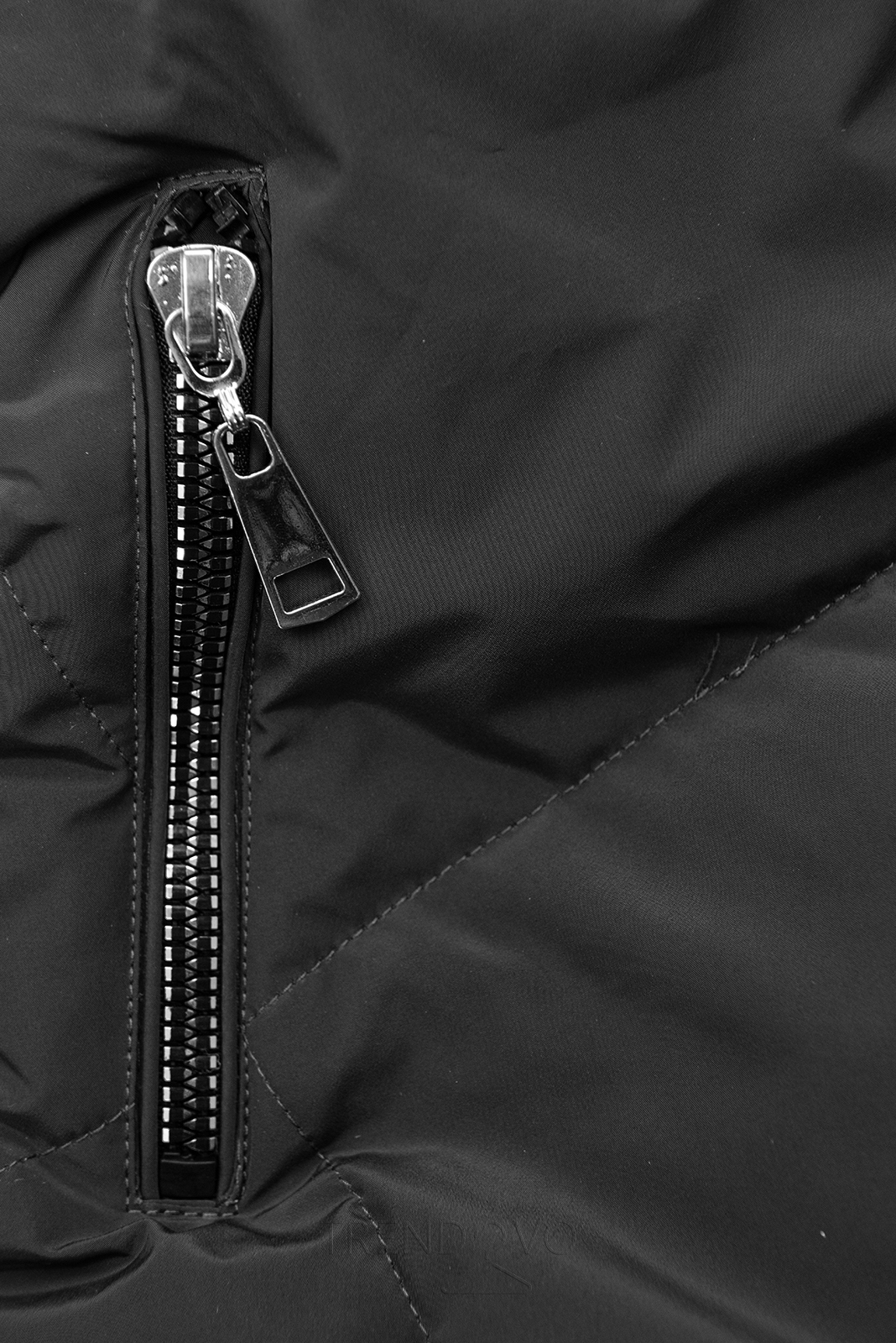 Čierna/sivá zimná bunda so strieborným lemom