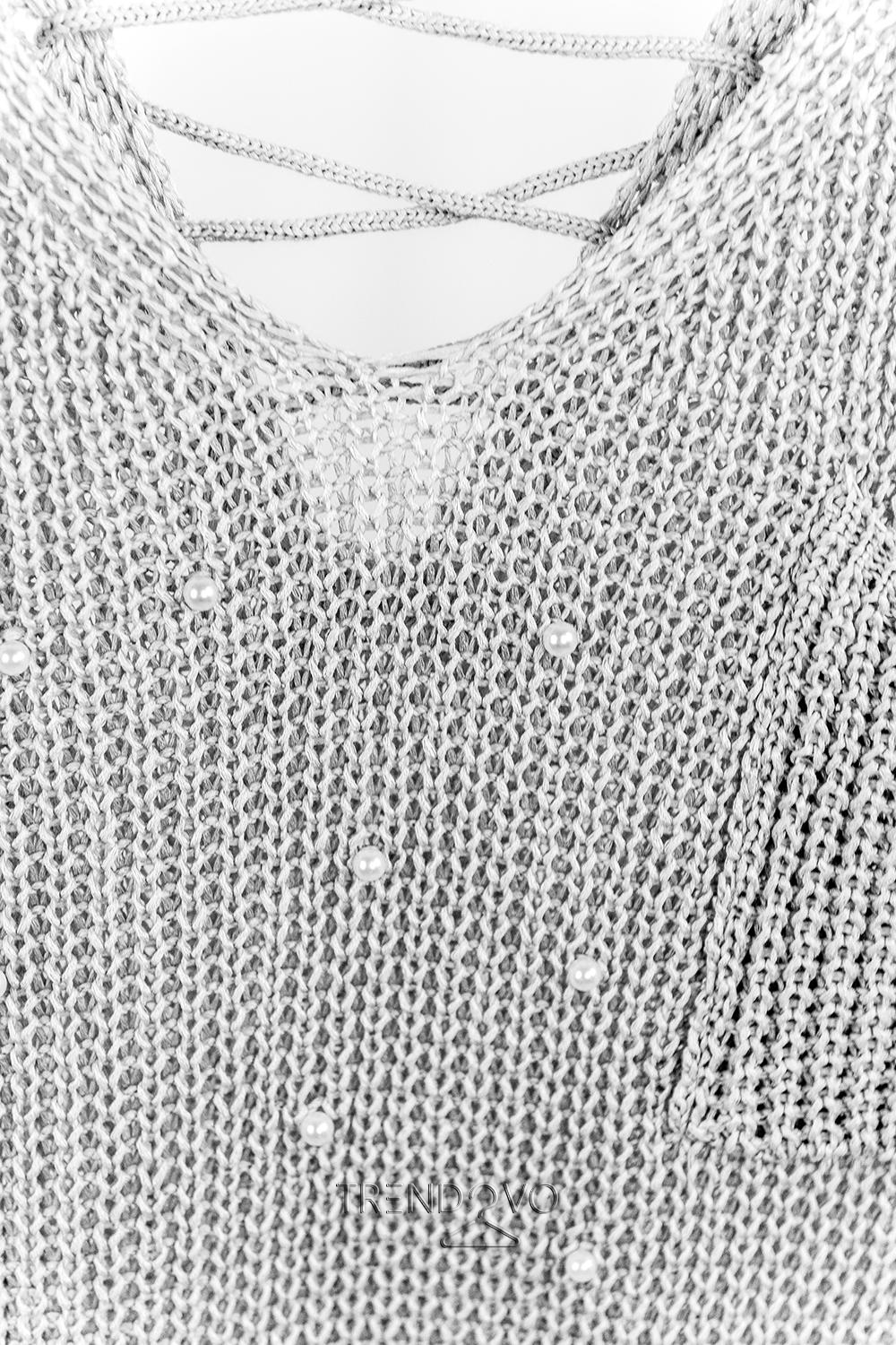 Sivý sveter s perličkami a šnurovaním