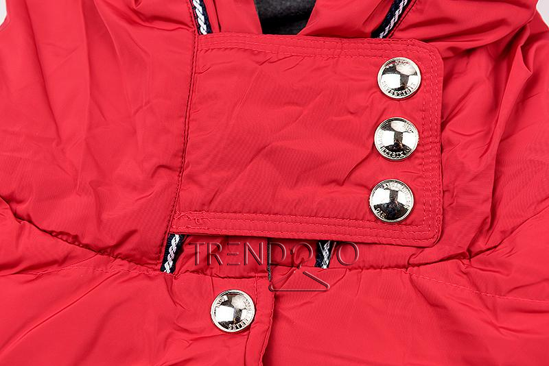 Červená prešívaná bunda s kapucňou