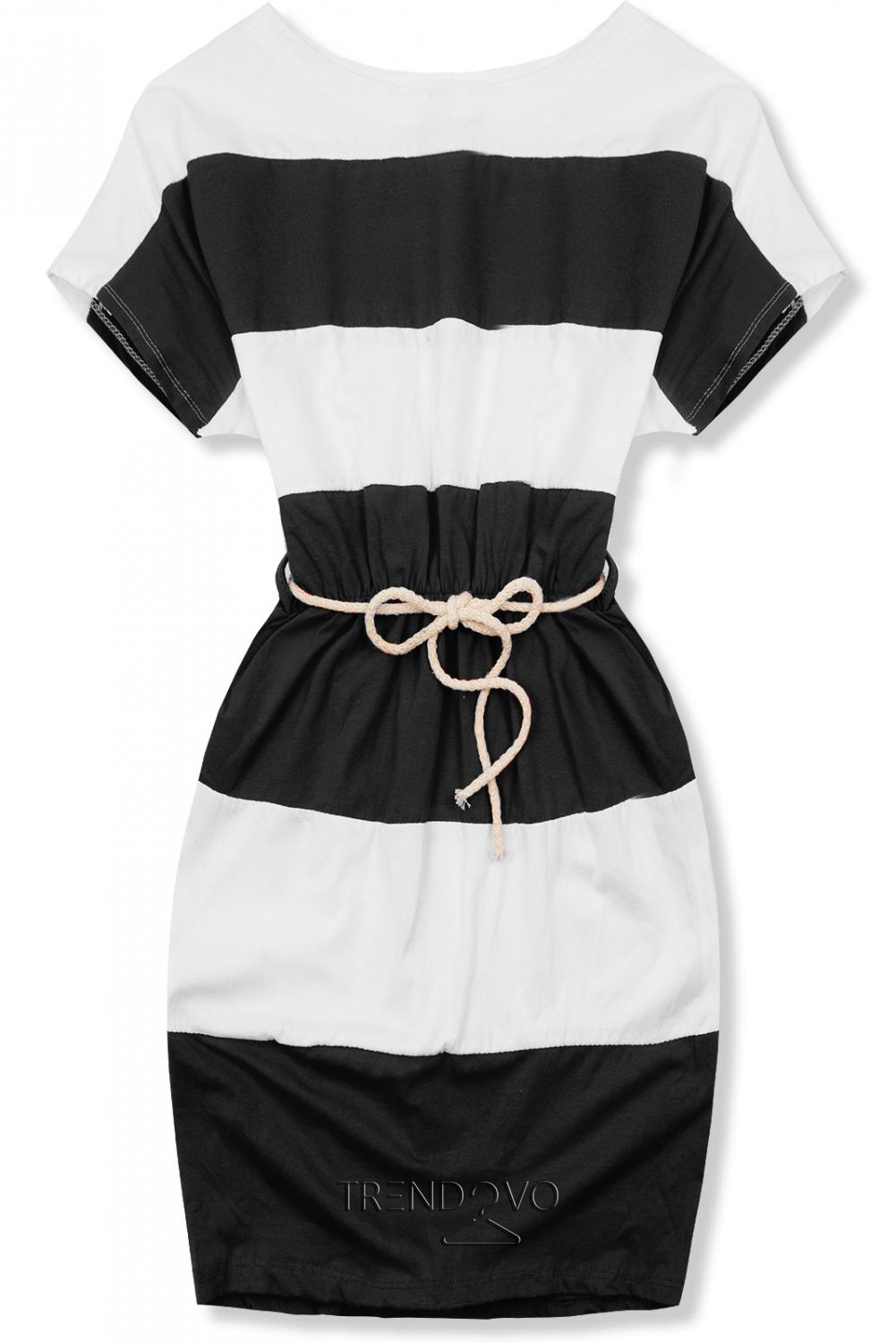 Pruhované čierno-biele šaty