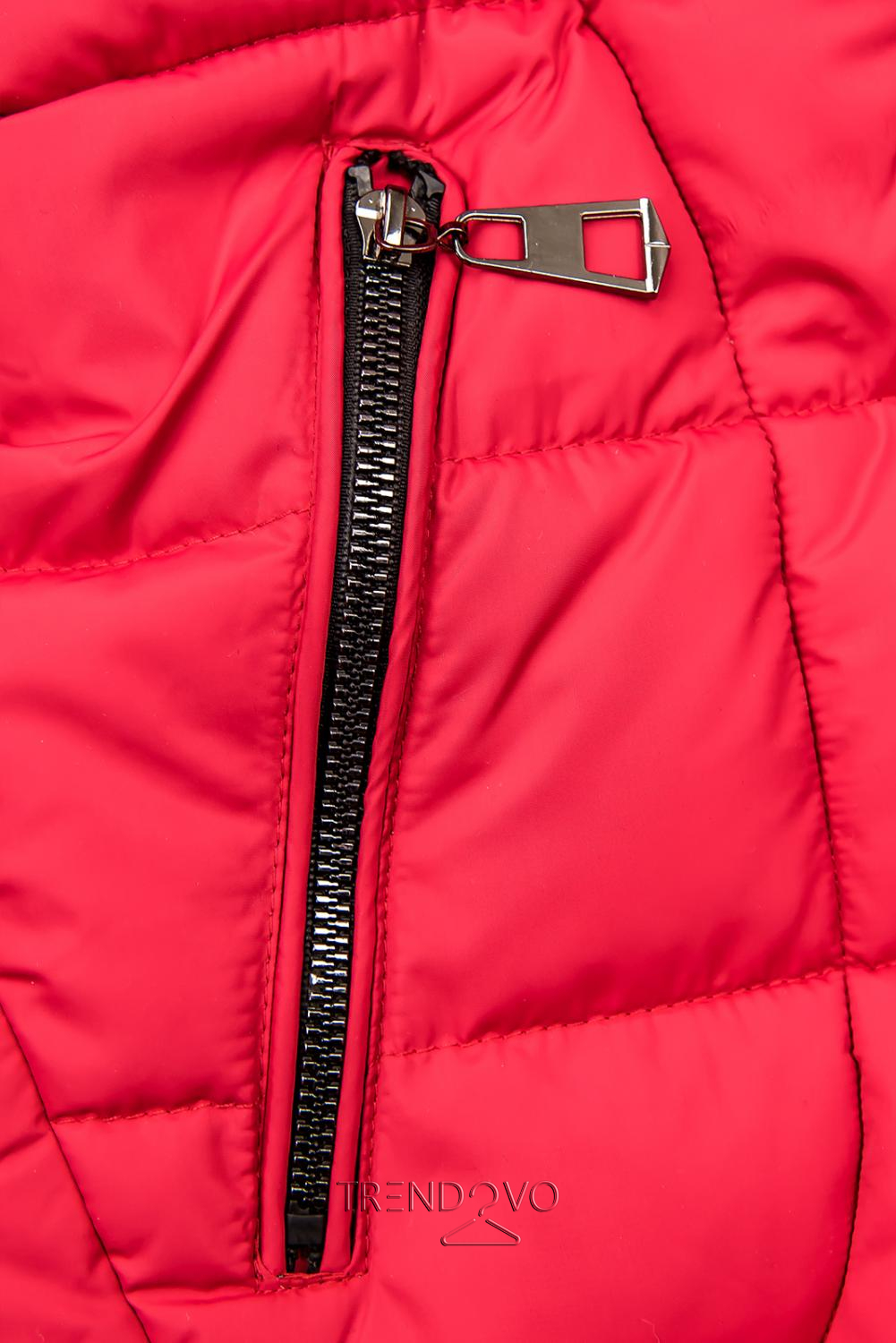 Červená prešívaná bunda s odnímateľnou kapucňou