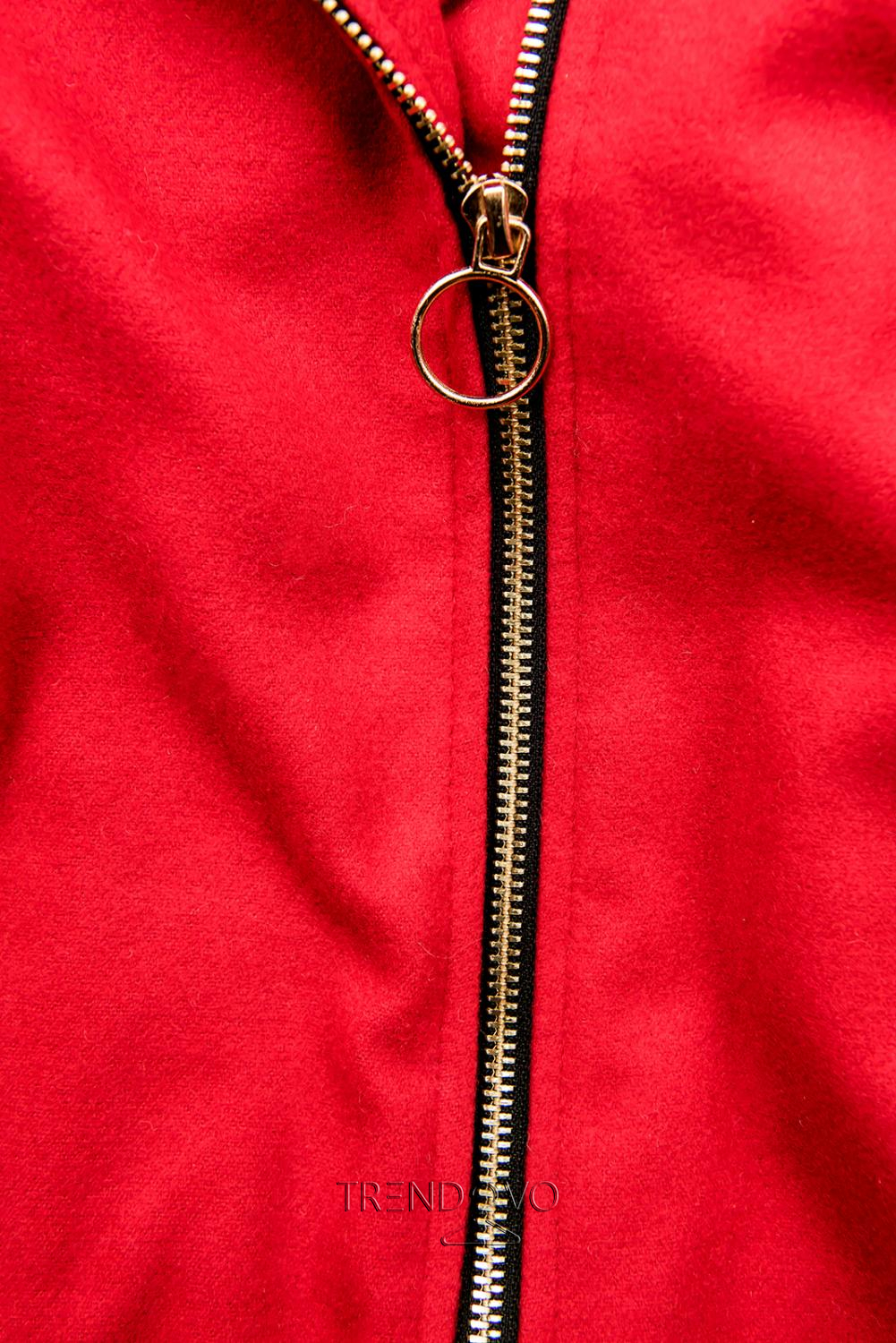 Červený kabát na obdobie jeseň/zima