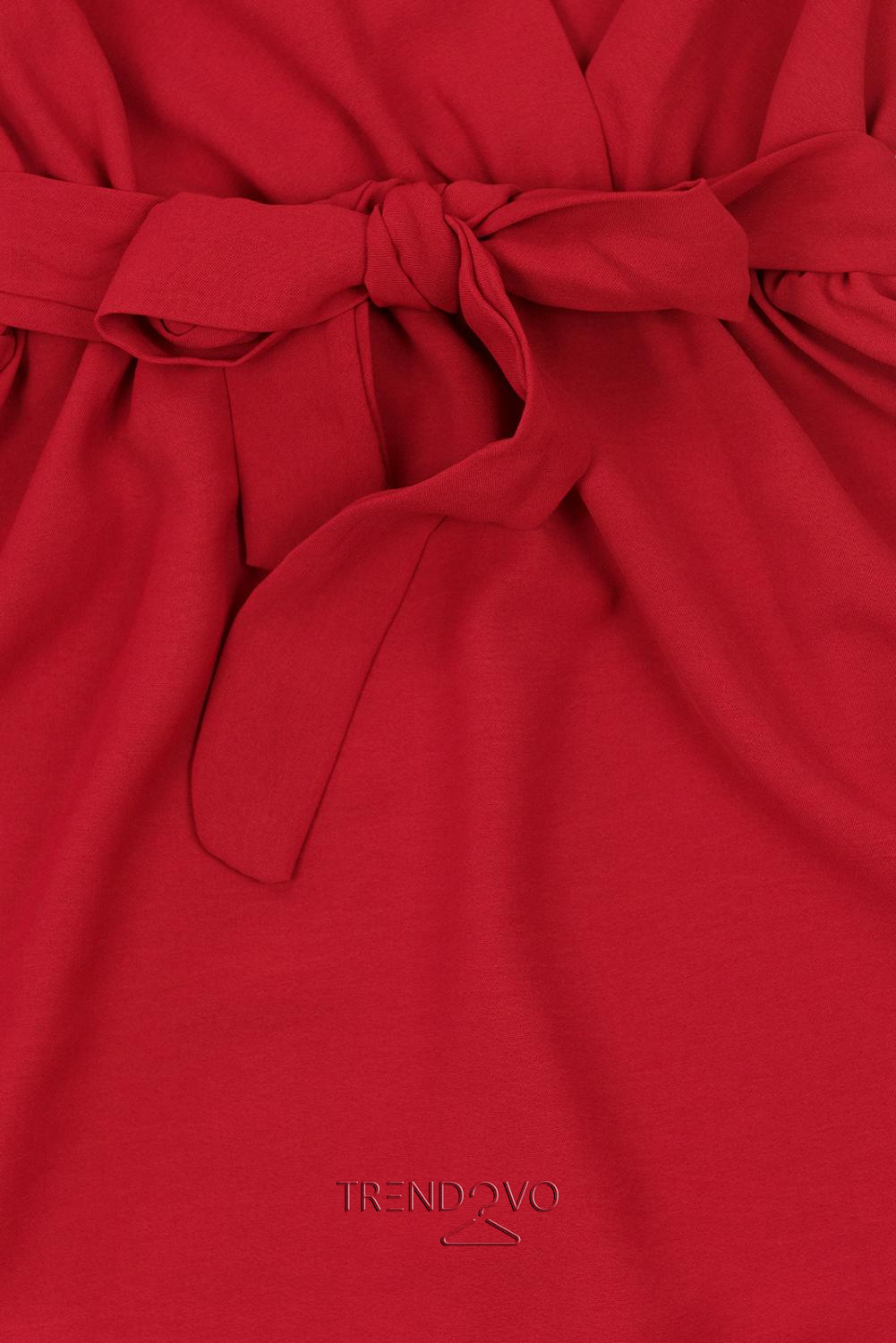 Červené šaty s volánovými rukávmi