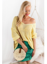 Žltý sveter s perličkami a šnurovaním