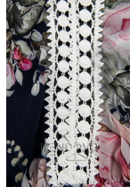 Tmavomodré kvetinové šaty s volánmi a čipkou