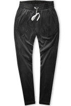 Čierne ležérne nohavice s menčestrovým vzorom